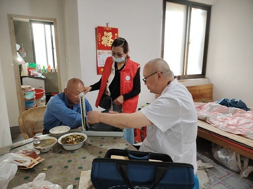 崇川經(jīng)濟開發(fā)區(qū) 四助服務護銀齡，端午情暖老人心測繪服務